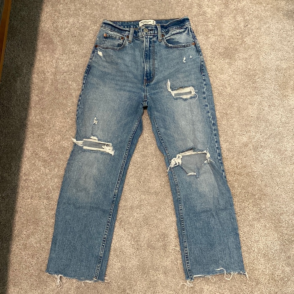 Women’s Abercrombie Straight Leg Jeans. Size 26